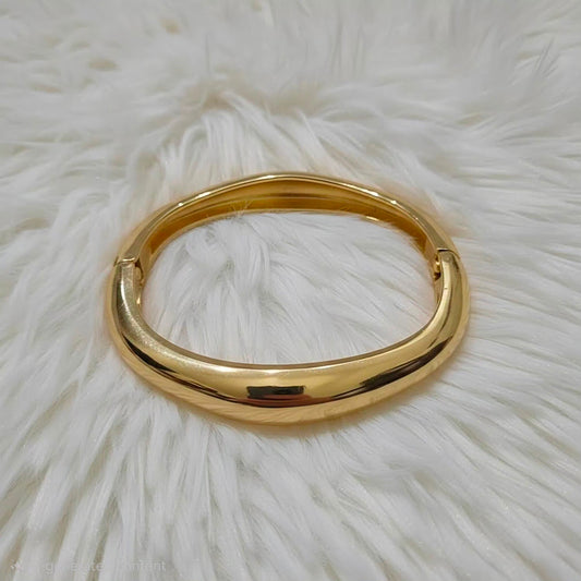Sleek Gold-Toned Minimalist Kada